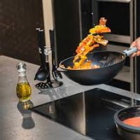 Wok cm 32 con coperchio Guzzini